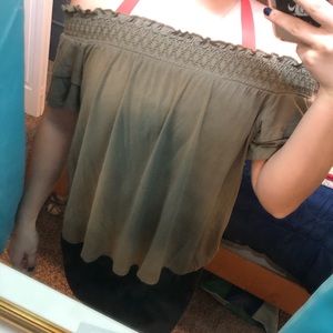 Soft & sexy off the shoulder